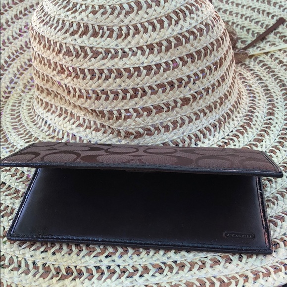 Pre new coach wallet barely used with check book - Picture 3 of 4